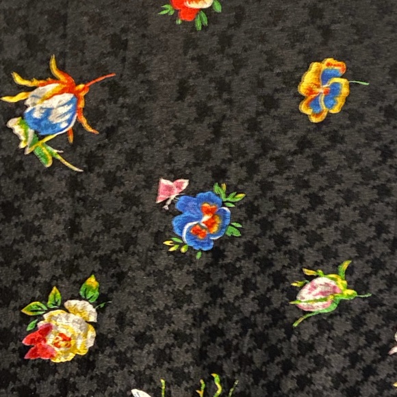 Albert Nipon silk Black Floral Scarf with Red Trim - Picture 3 of 5